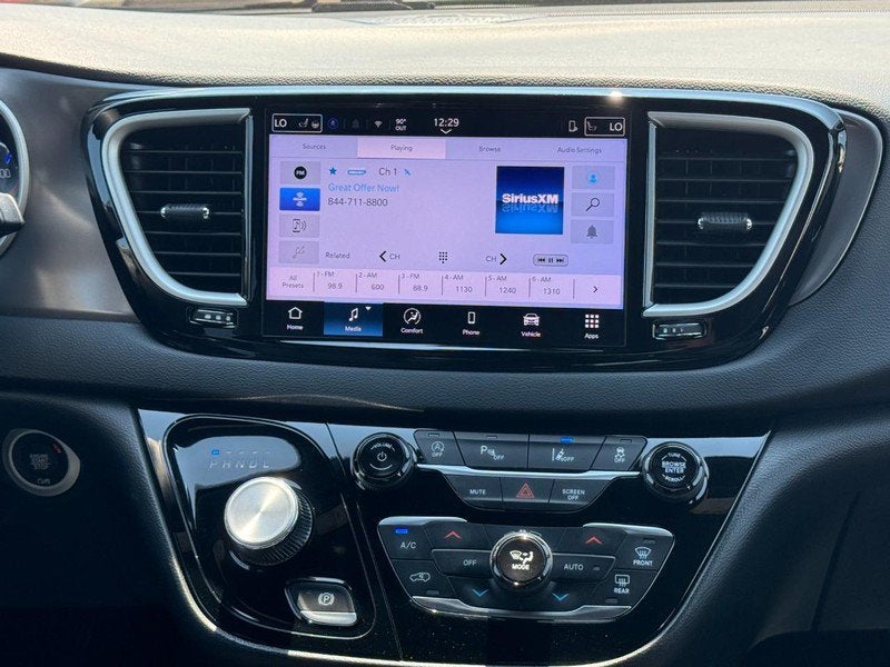 2025 Chrysler Pacifica Select