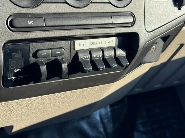 2008 Ford Super Duty F-350 DRW 4WD Reg Cab CA XL