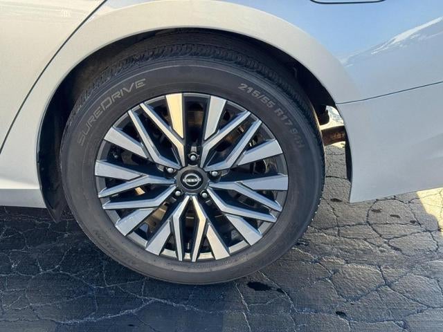 2024 Nissan Altima 2.5 SV Sedan
