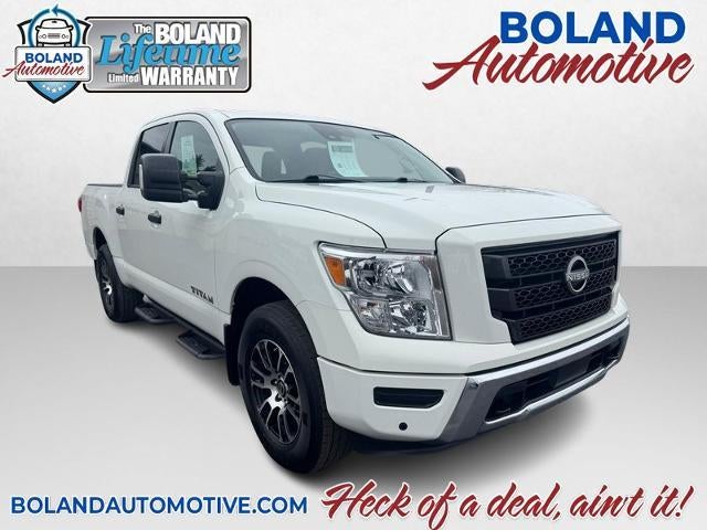 2024 Nissan Titan 4x4 Crew Cab SV