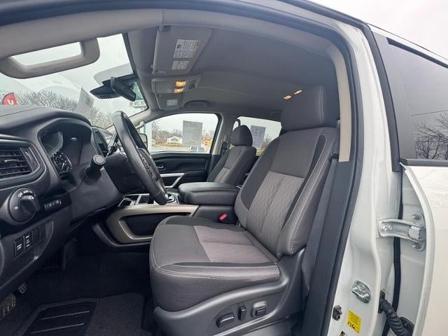 2024 Nissan Titan 4x4 Crew Cab SV