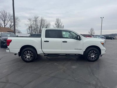 2024 Nissan Titan 4x4 Crew Cab SV