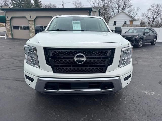 2024 Nissan Titan 4x4 Crew Cab SV