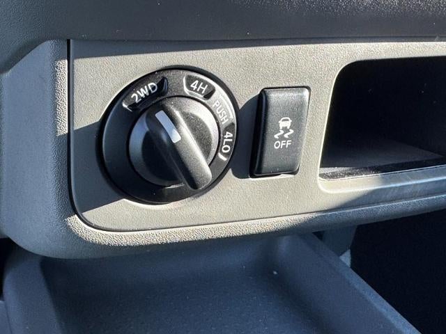 2014 Nissan Frontier 4WD Crew Cab SWB Auto SV