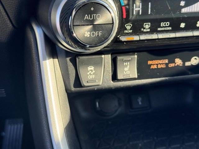 2020 Toyota RAV4 XLE AWD (Natl)