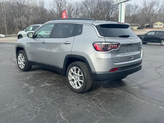 2022 Jeep Compass Latitude Lux
