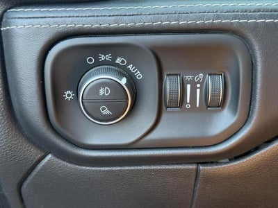 2020 RAM 3500 Limited 4x4 Mega Cab Box