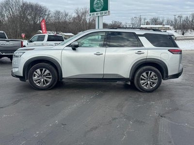 2025 Nissan Pathfinder SV