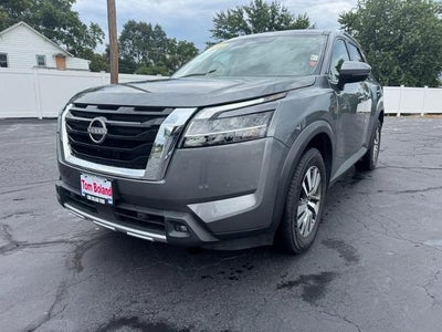 2023 Nissan Pathfinder SL 4WD