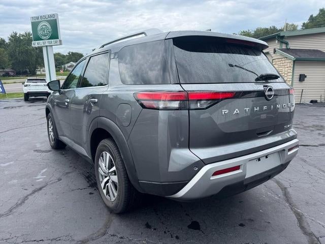 2023 Nissan Pathfinder SL 4WD