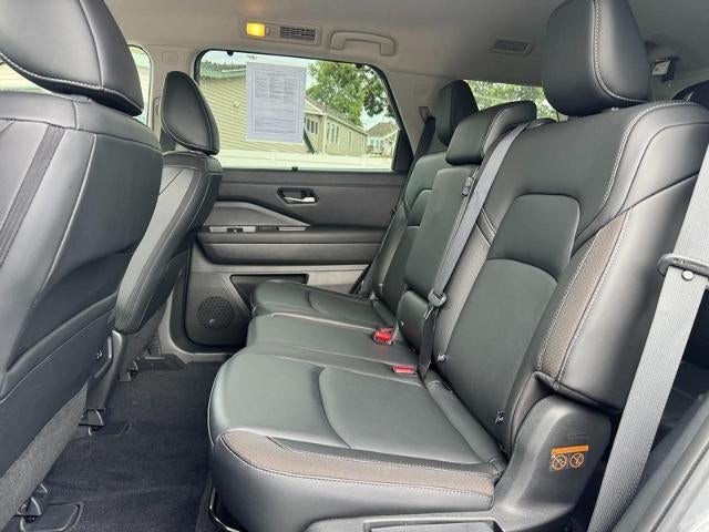 2023 Nissan Pathfinder SL 4WD